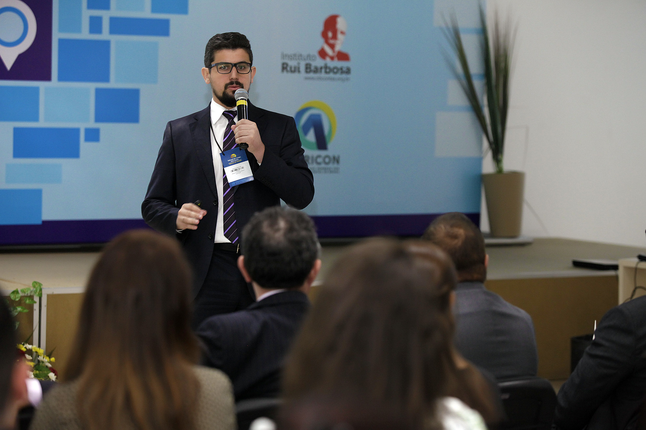 Gustavo Terra Elias em palestra no evento. Foto: TCE/MT